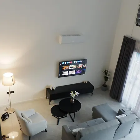 Luxurious Loft At Long